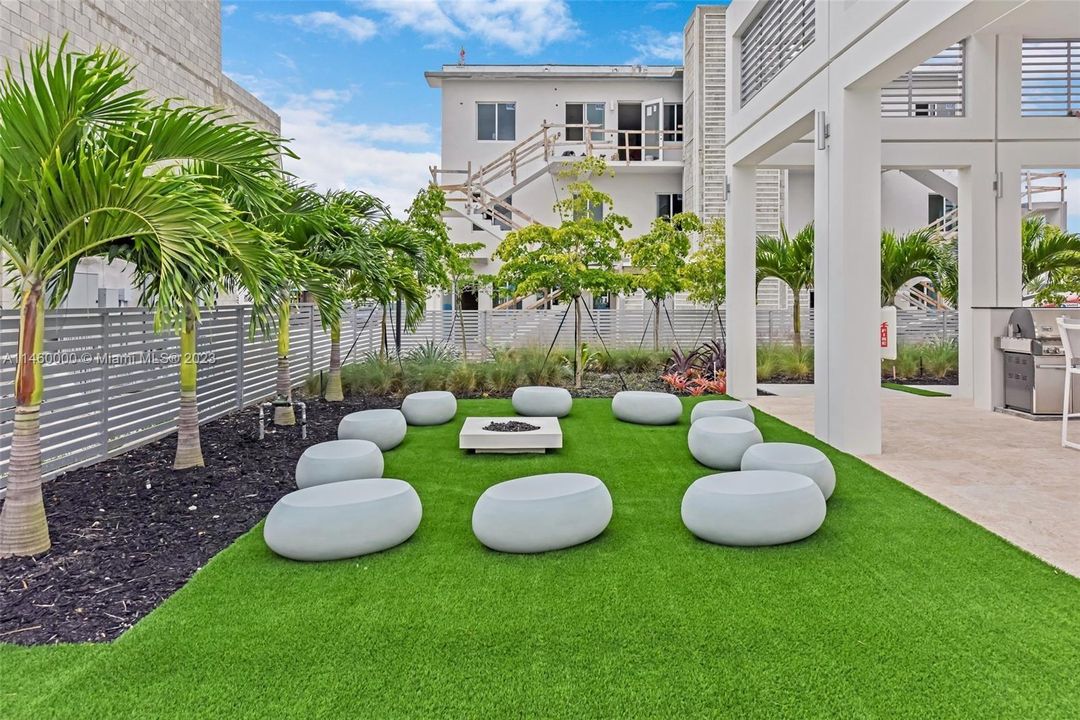 Recently Rented: $3,400 (3 beds, 2 baths, 1322 Square Feet)