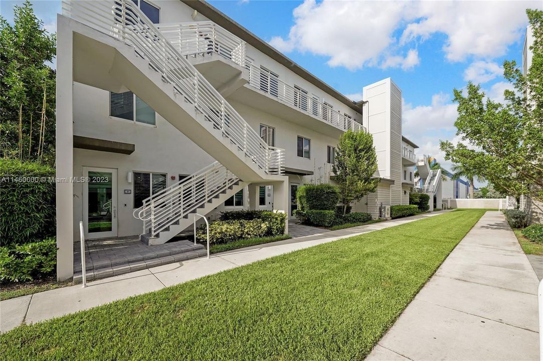 Recently Rented: $3,400 (3 beds, 2 baths, 1322 Square Feet)