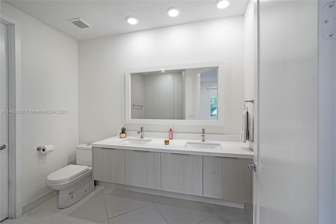 Recently Rented: $3,400 (3 beds, 2 baths, 1322 Square Feet)