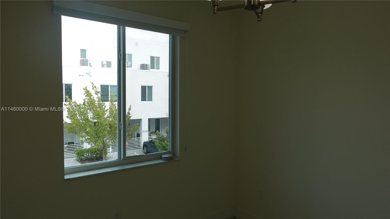 Recently Rented: $3,400 (3 beds, 2 baths, 1322 Square Feet)