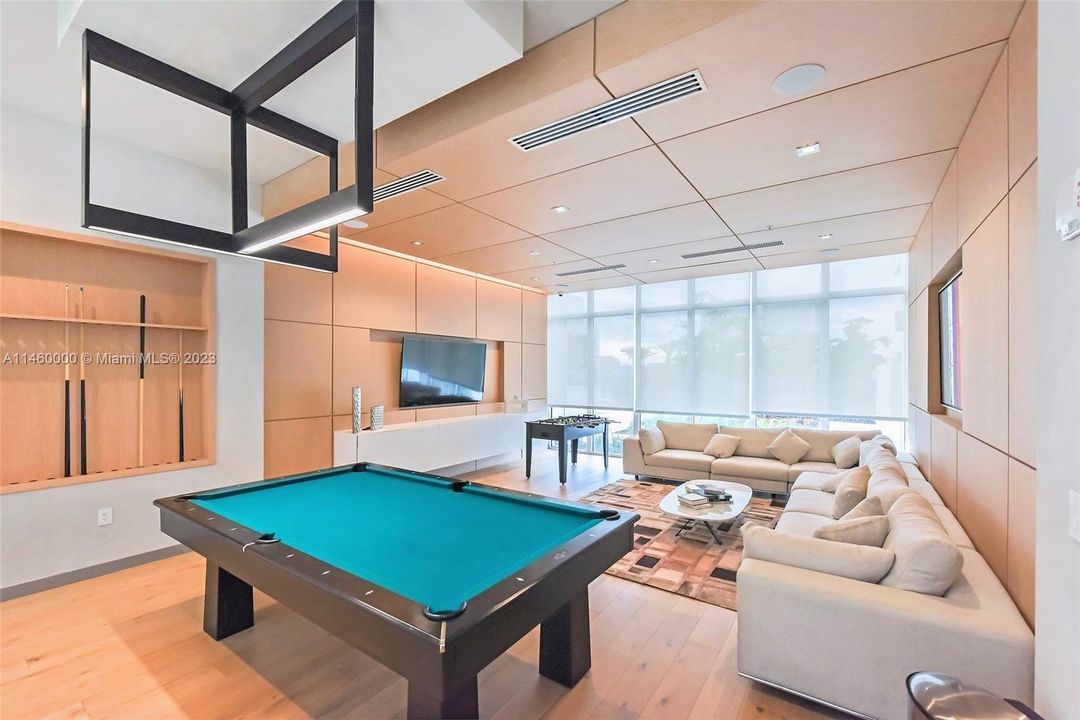 Recently Rented: $3,400 (3 beds, 2 baths, 1322 Square Feet)