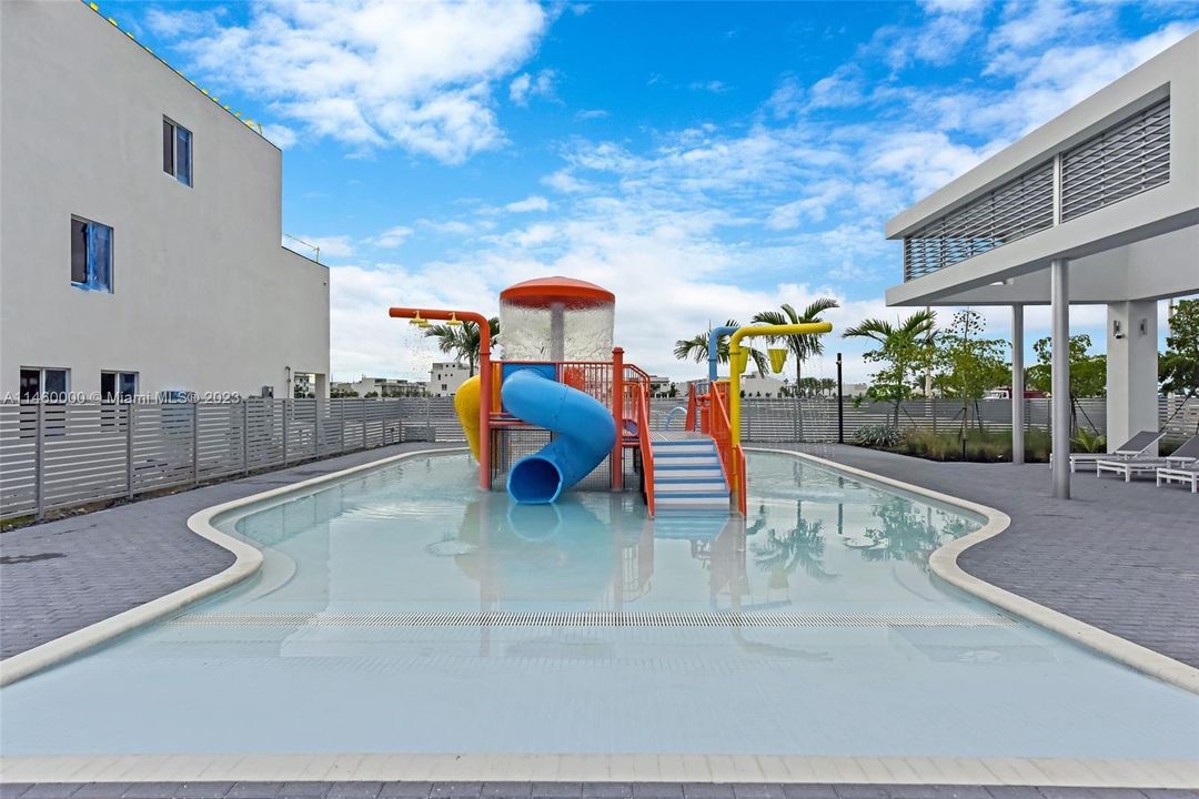 Recently Rented: $3,400 (3 beds, 2 baths, 1322 Square Feet)