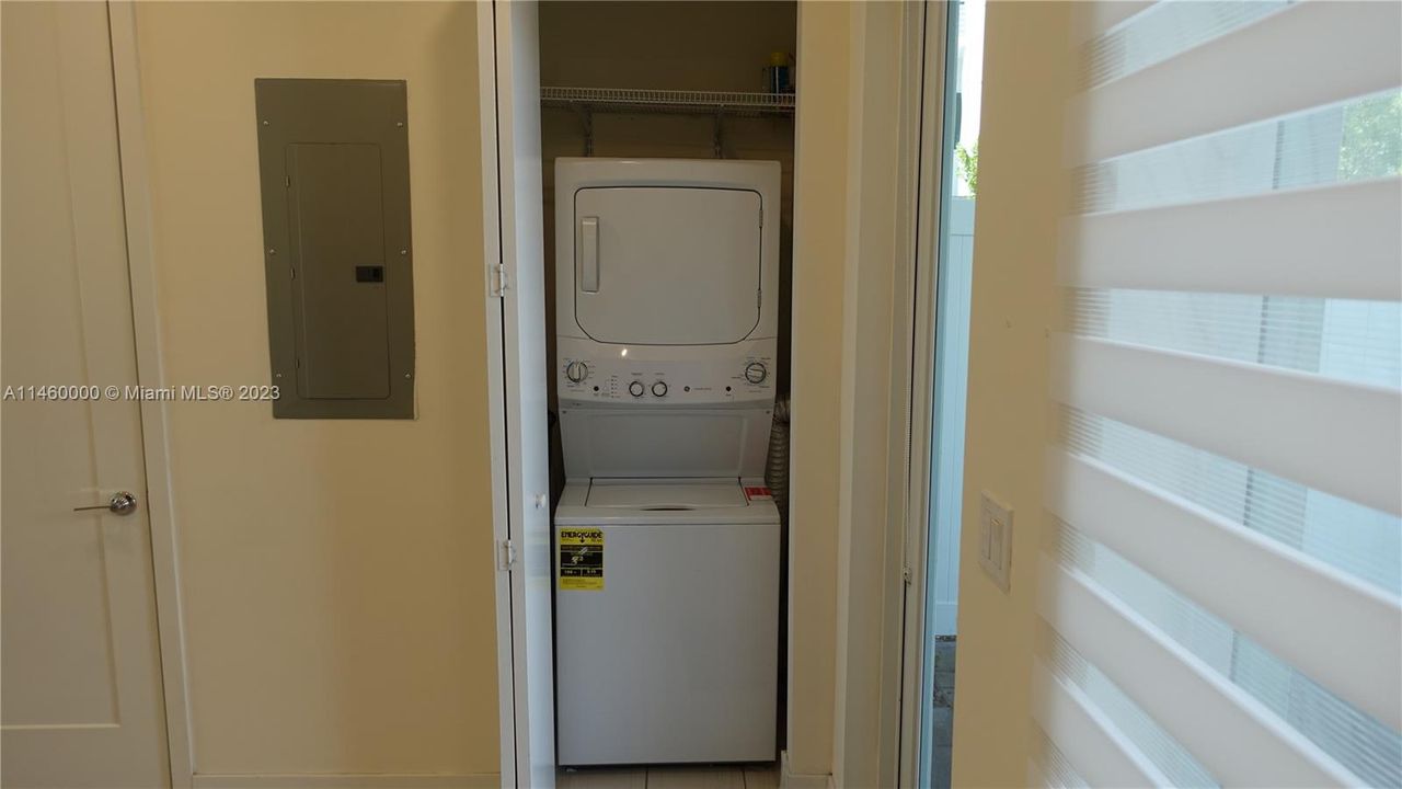 Recently Rented: $3,400 (3 beds, 2 baths, 1322 Square Feet)