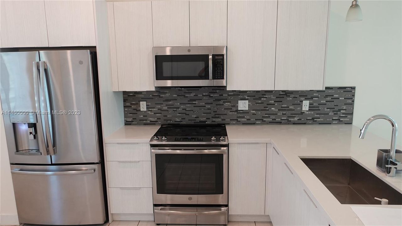 Recently Rented: $3,400 (3 beds, 2 baths, 1322 Square Feet)