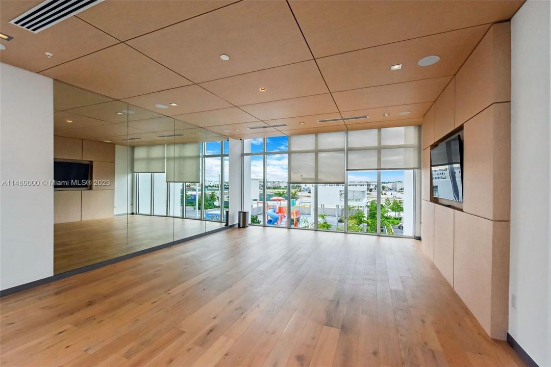 Recently Rented: $3,400 (3 beds, 2 baths, 1322 Square Feet)