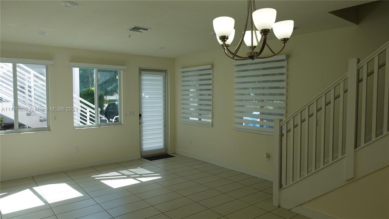 Recently Rented: $3,400 (3 beds, 2 baths, 1322 Square Feet)