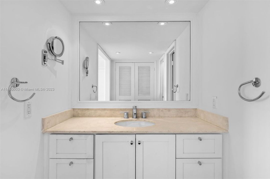 Recently Sold: $1,550,000 (2 beds, 2 baths, 1875 Square Feet)