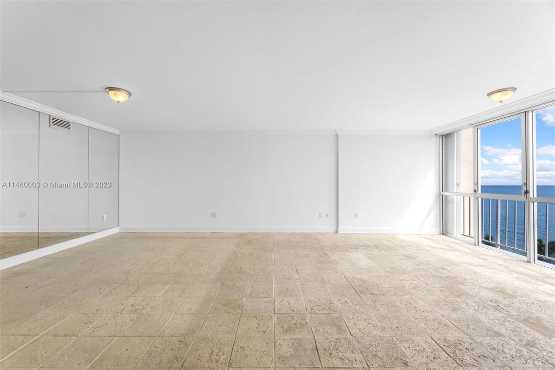 Recently Sold: $1,550,000 (2 beds, 2 baths, 1875 Square Feet)