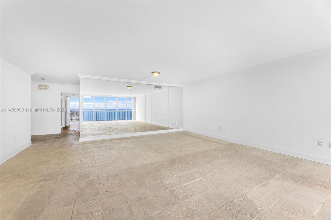 Recently Sold: $1,550,000 (2 beds, 2 baths, 1875 Square Feet)