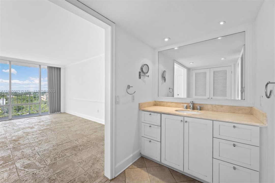 Recently Sold: $1,550,000 (2 beds, 2 baths, 1875 Square Feet)