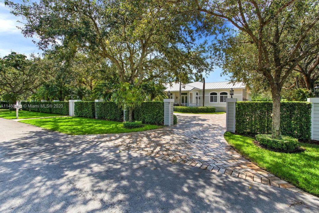 For Sale: $4,995,000 (5 beds, 4 baths, 5197 Square Feet)
