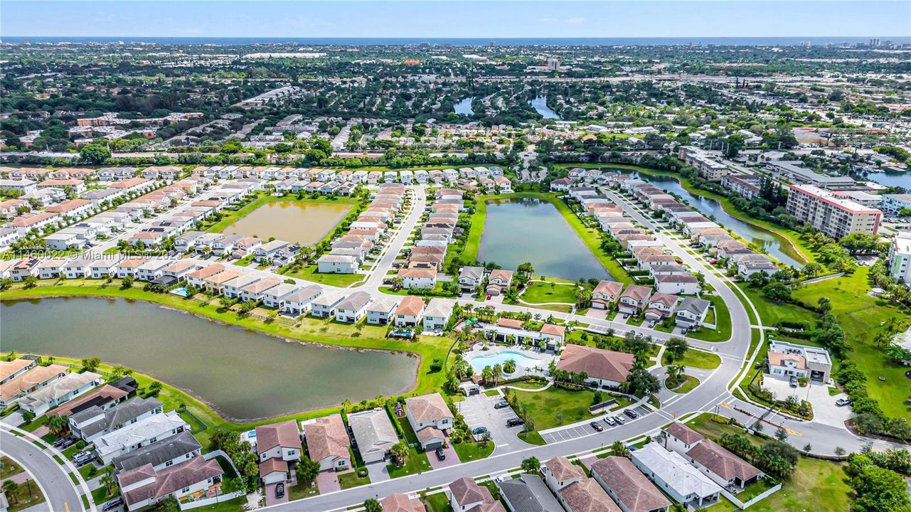 Недавно продано: $715,000 (4 спален, 2 ванн, 2322 Квадратных фут)