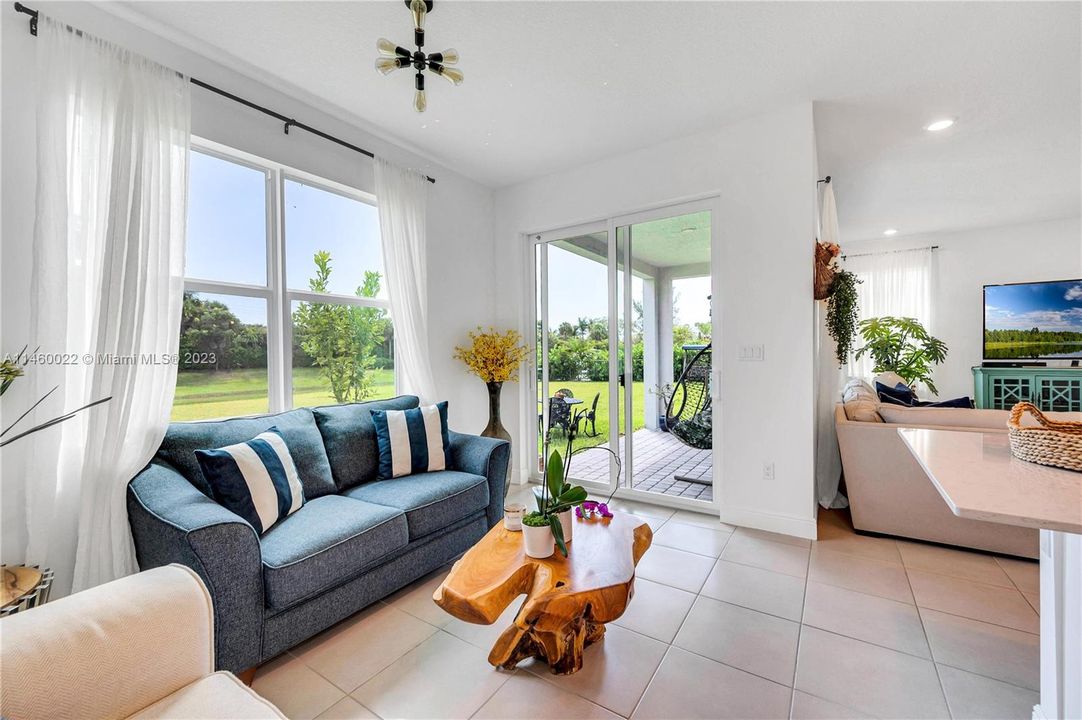 Sitting Are/Breakfast