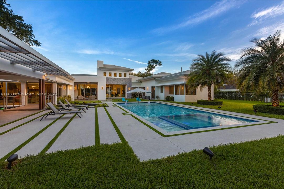 Recently Sold: $6,398,000 (6 beds, 6 baths, 6472 Square Feet)