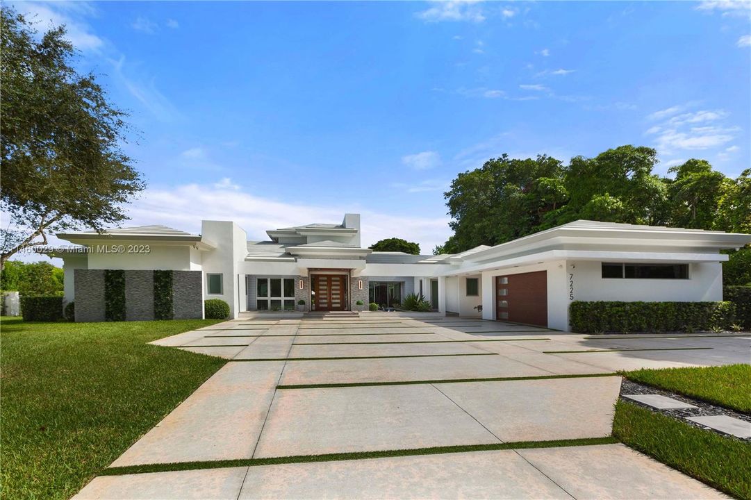 Recently Sold: $6,398,000 (6 beds, 6 baths, 6472 Square Feet)