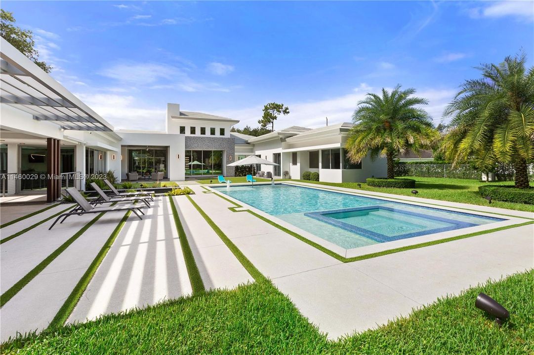 Recently Sold: $6,398,000 (6 beds, 6 baths, 6472 Square Feet)