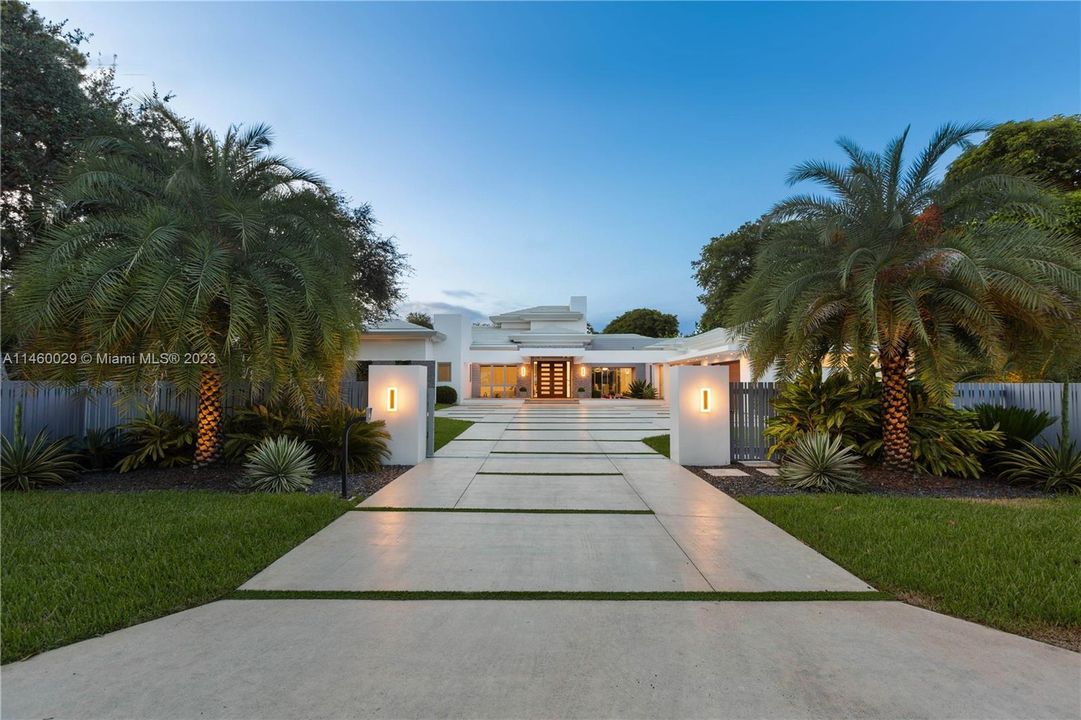 Recently Sold: $6,398,000 (6 beds, 6 baths, 6472 Square Feet)