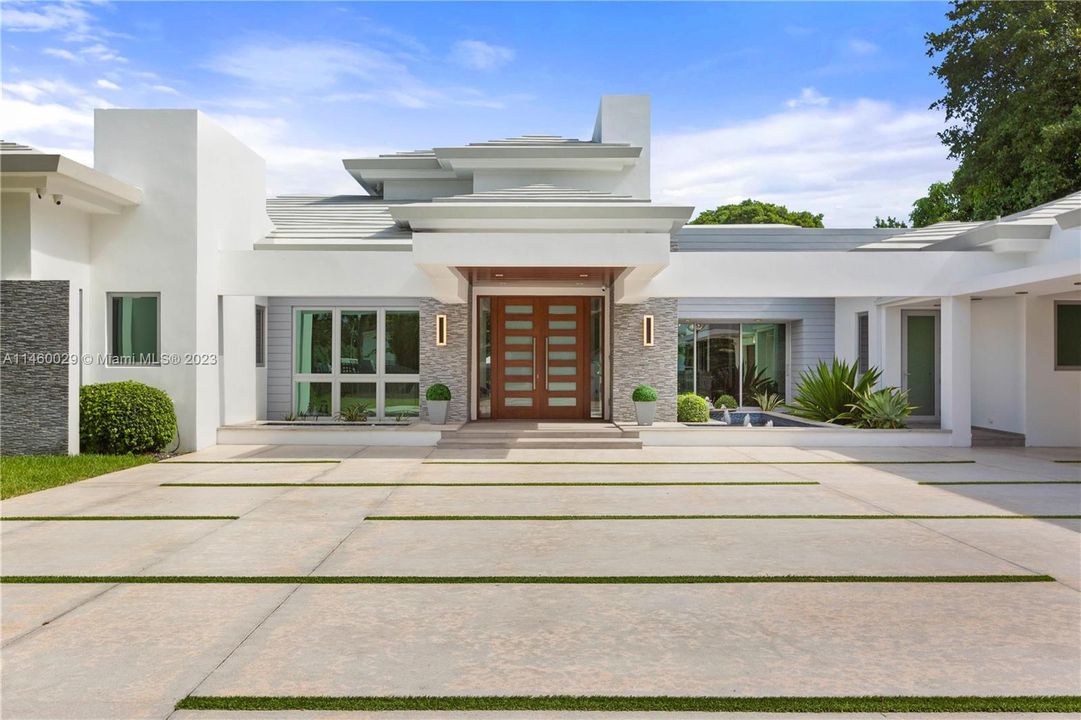 Recently Sold: $6,398,000 (6 beds, 6 baths, 6472 Square Feet)