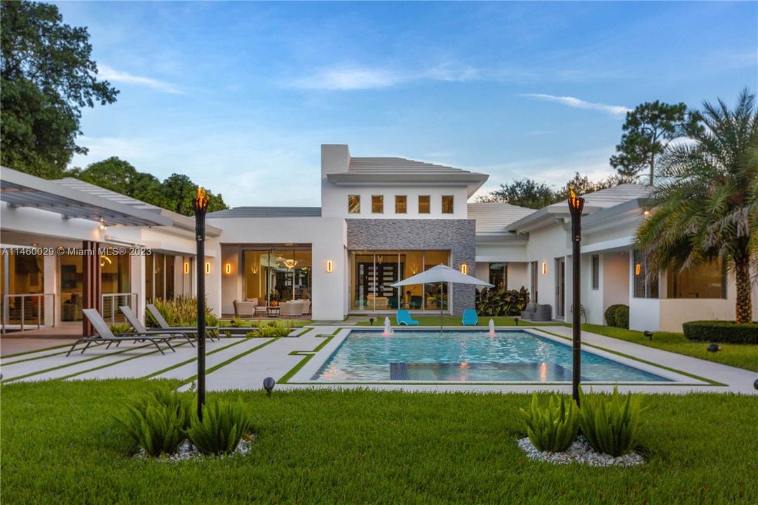 Recently Sold: $6,398,000 (6 beds, 6 baths, 6472 Square Feet)