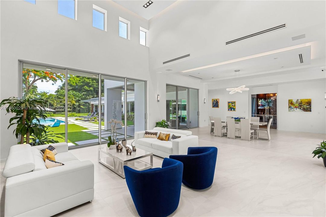 Recently Sold: $6,398,000 (6 beds, 6 baths, 6472 Square Feet)