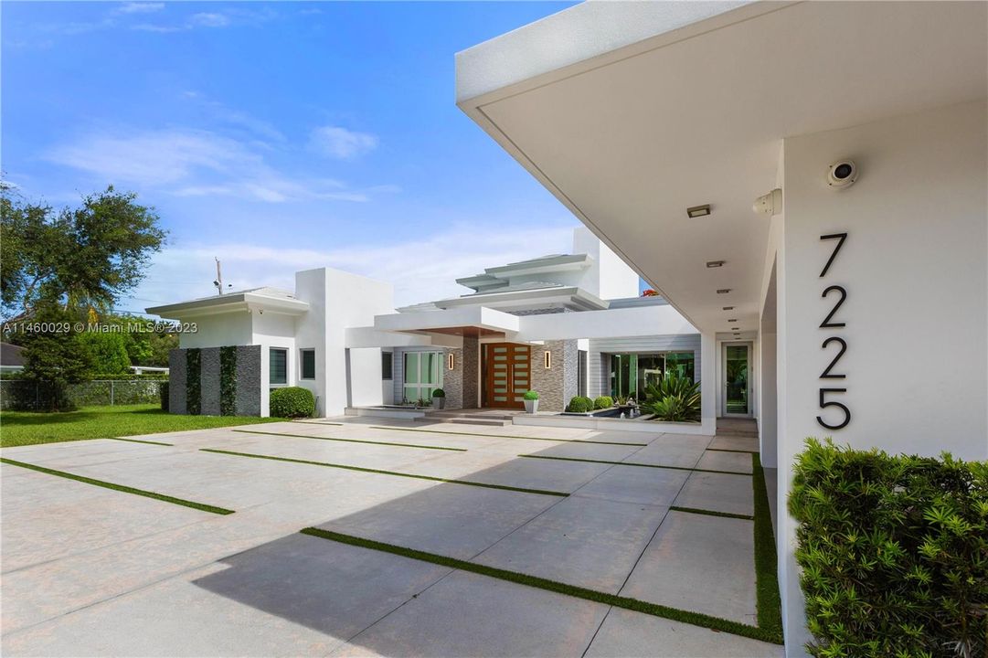 Vendido Recientemente: $6,398,000 (6 camas, 6 baños, 6472 Pies cuadrados)