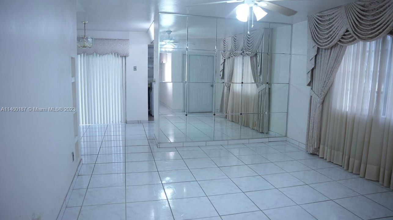 Недавно продано: $425,000 (3 спален, 1 ванн, 1020 Квадратных фут)