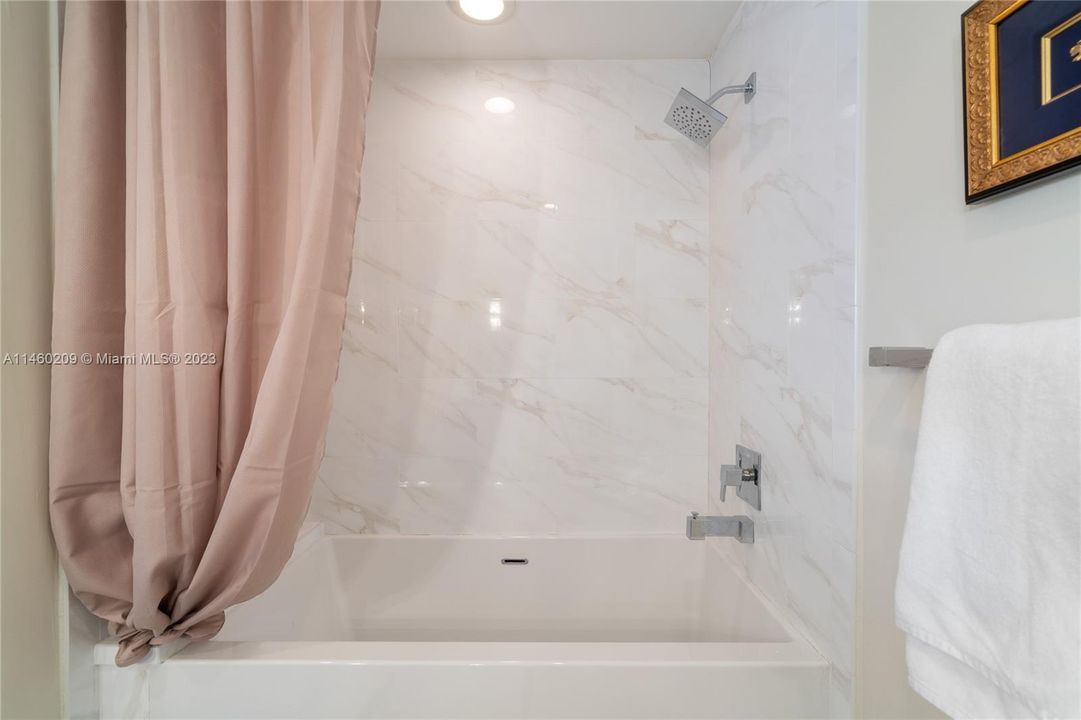 Recently Rented: $3,750 (2 beds, 2 baths, 1075 Square Feet)