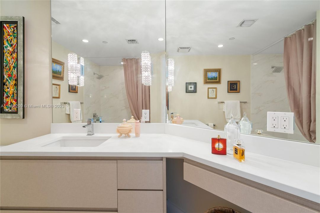 Recently Rented: $3,750 (2 beds, 2 baths, 1075 Square Feet)