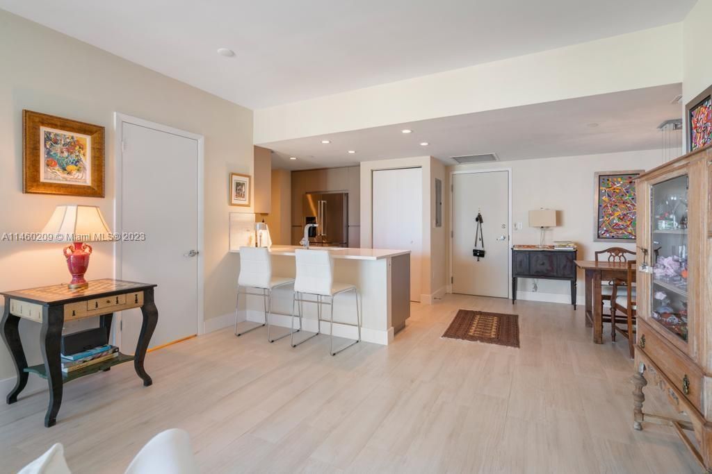 Recently Rented: $3,750 (2 beds, 2 baths, 1075 Square Feet)