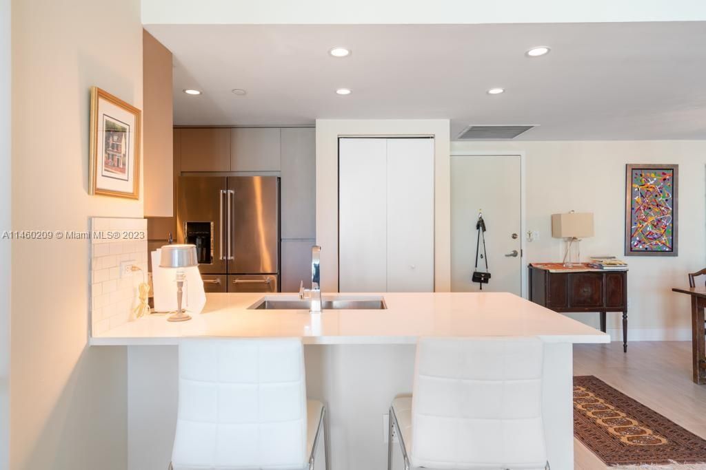 Recently Rented: $3,750 (2 beds, 2 baths, 1075 Square Feet)