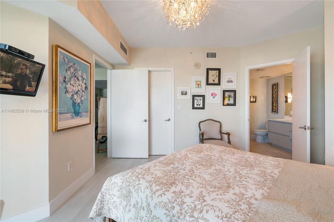 Recently Rented: $3,750 (2 beds, 2 baths, 1075 Square Feet)