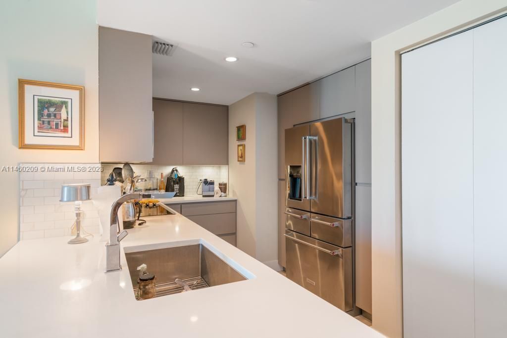 Recently Rented: $3,750 (2 beds, 2 baths, 1075 Square Feet)