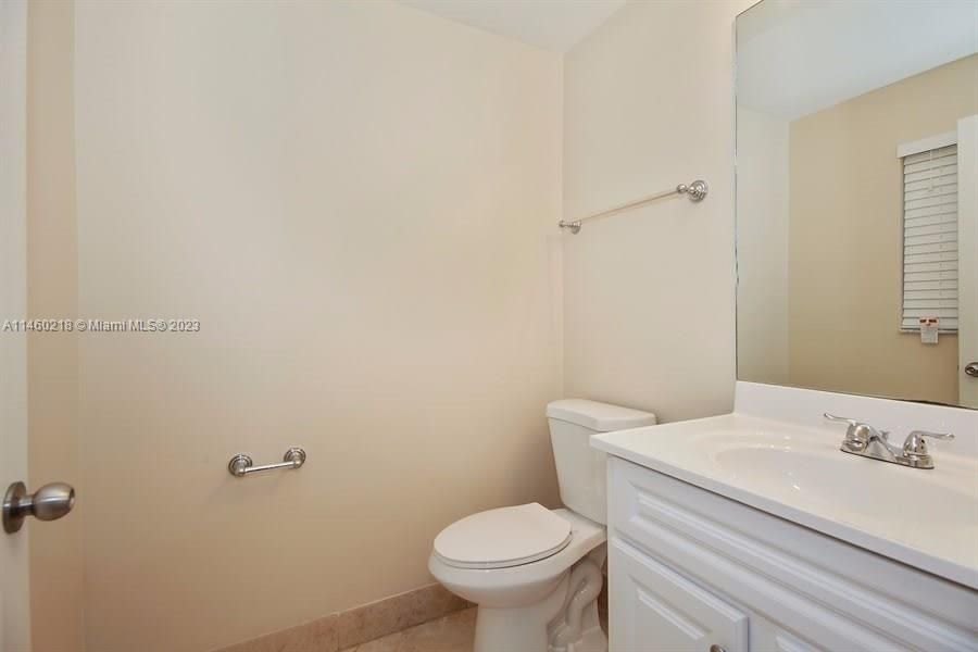 最近租的: $3,420 (4 贝兹, 2 浴室, 2015 平方英尺)