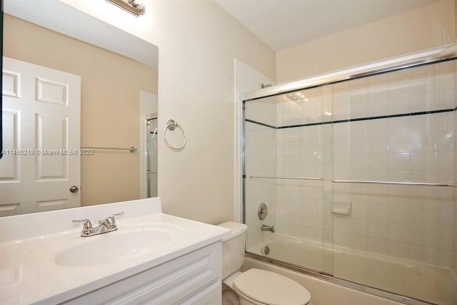 Недавно арендовано: $3,420 (4 спален, 2 ванн, 2015 Квадратных фут)