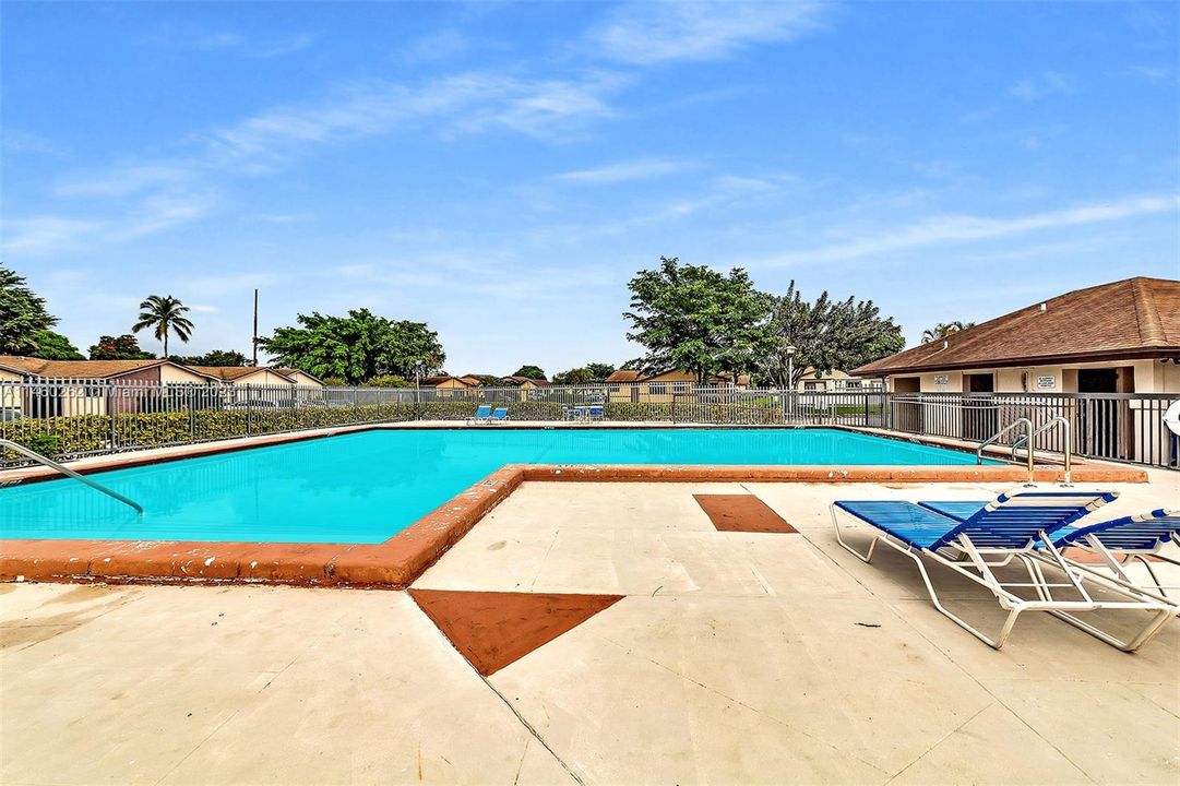 Recently Sold: $360,000 (3 beds, 2 baths, 1218 Square Feet)