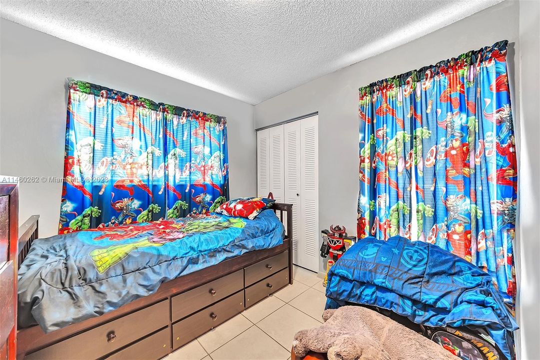 Recently Sold: $360,000 (3 beds, 2 baths, 1218 Square Feet)