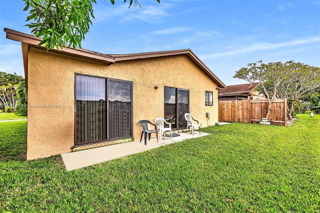 Recently Sold: $360,000 (3 beds, 2 baths, 1218 Square Feet)