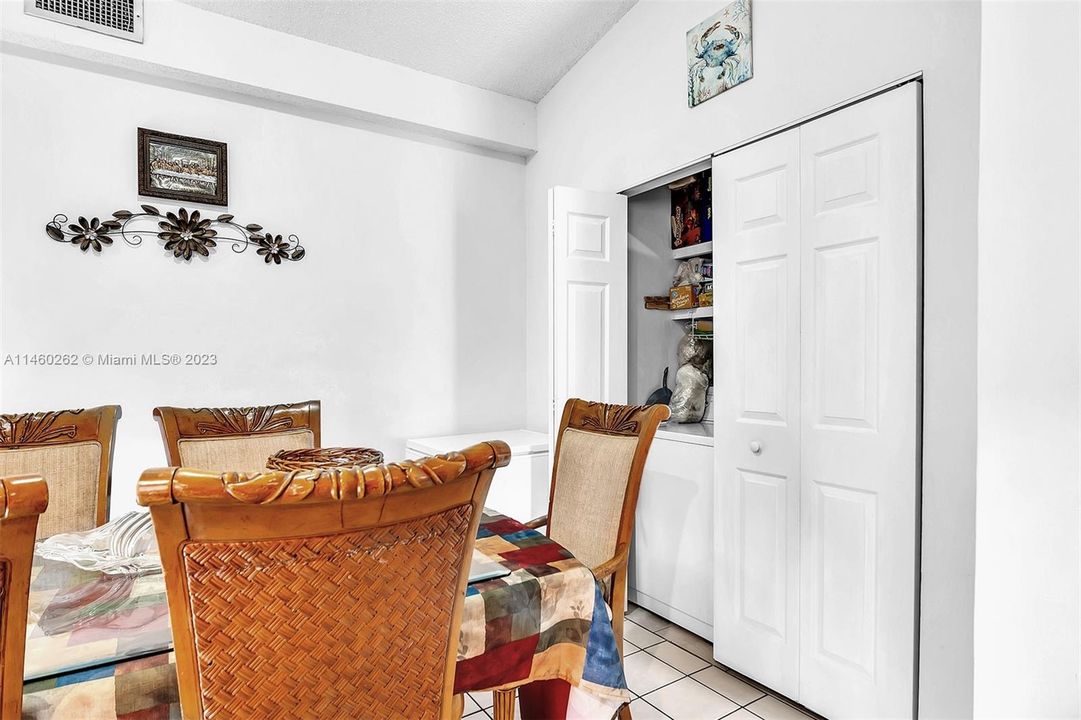 Recently Sold: $360,000 (3 beds, 2 baths, 1218 Square Feet)