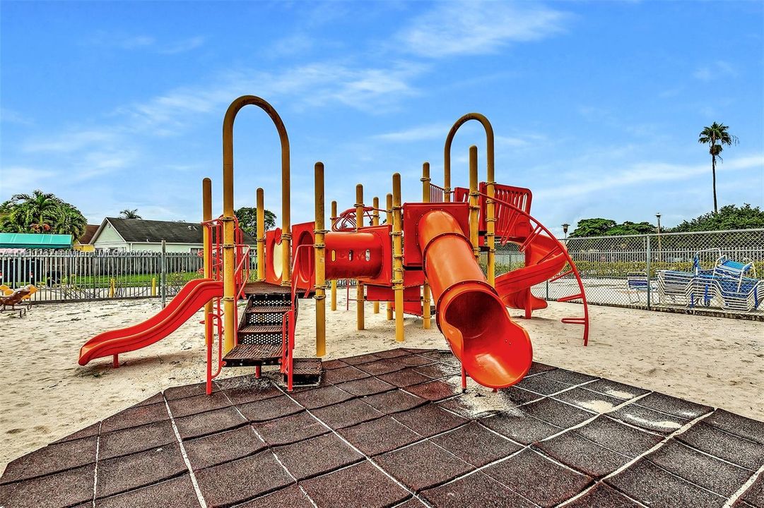 Recently Sold: $360,000 (3 beds, 2 baths, 1218 Square Feet)