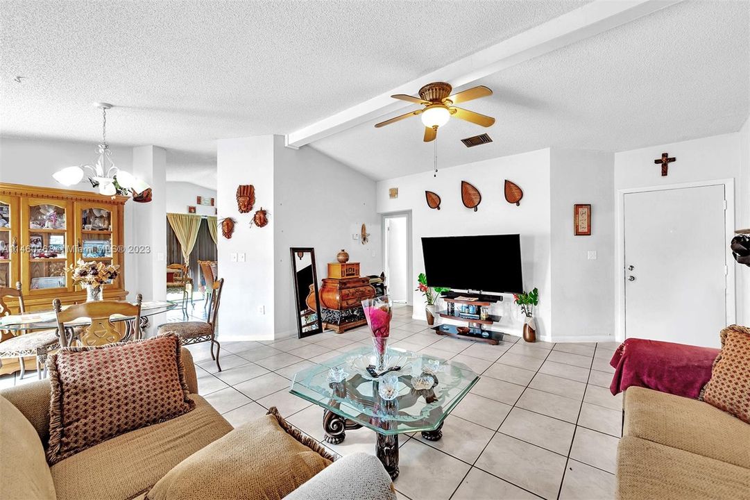 Recently Sold: $360,000 (3 beds, 2 baths, 1218 Square Feet)