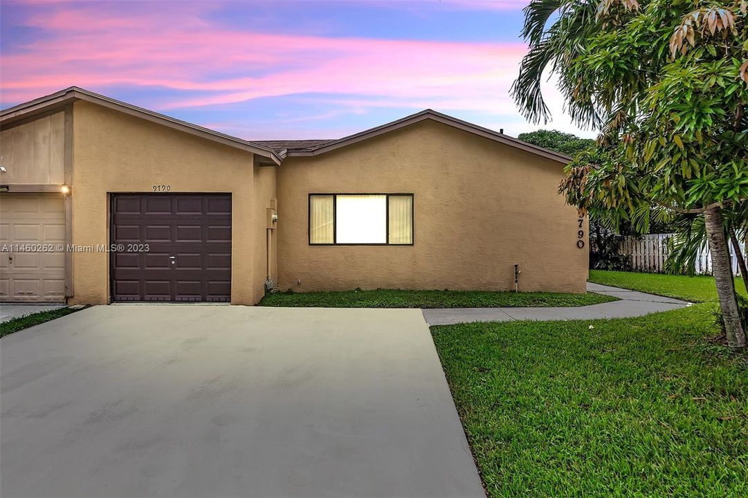 Recently Sold: $360,000 (3 beds, 2 baths, 1218 Square Feet)