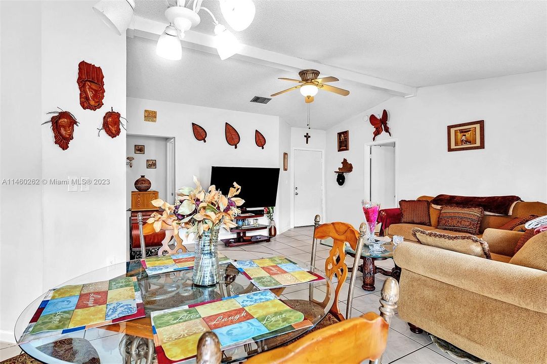 Recently Sold: $360,000 (3 beds, 2 baths, 1218 Square Feet)