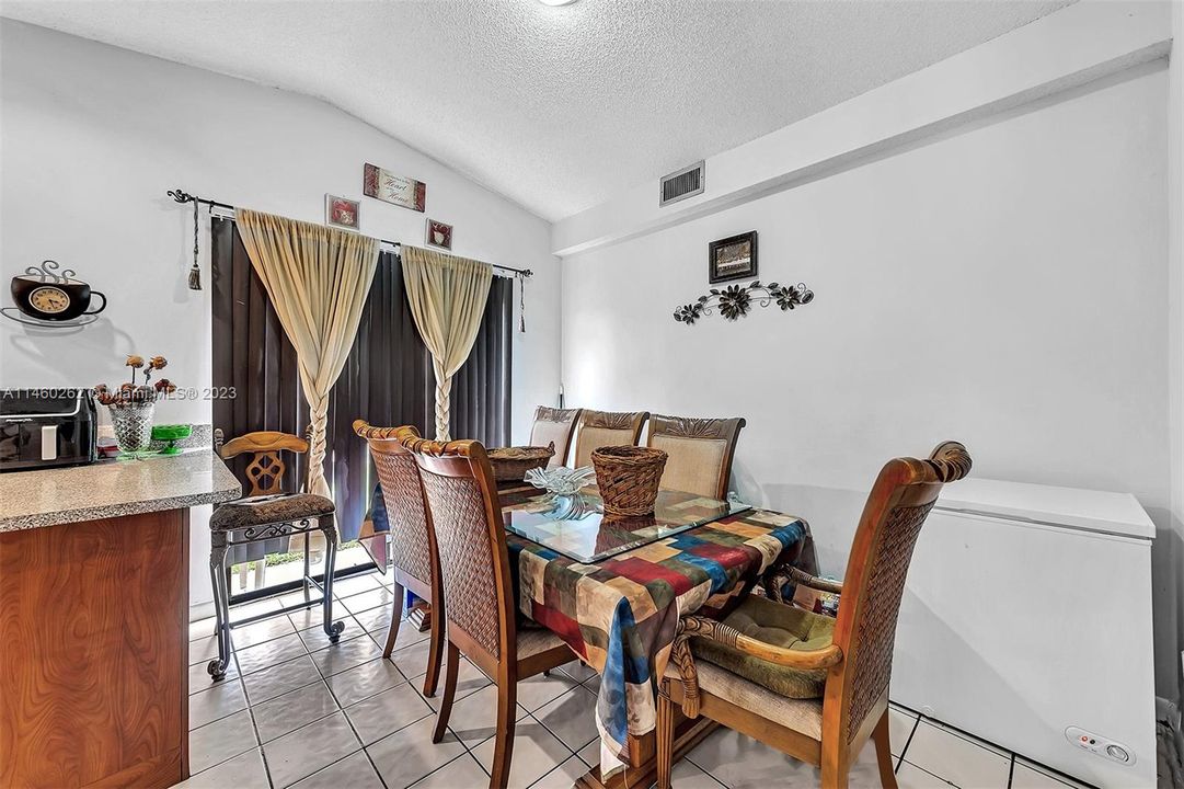 Recently Sold: $360,000 (3 beds, 2 baths, 1218 Square Feet)