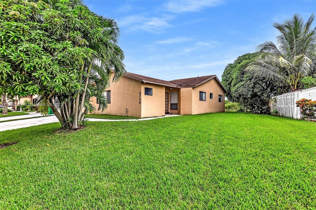 Recently Sold: $360,000 (3 beds, 2 baths, 1218 Square Feet)