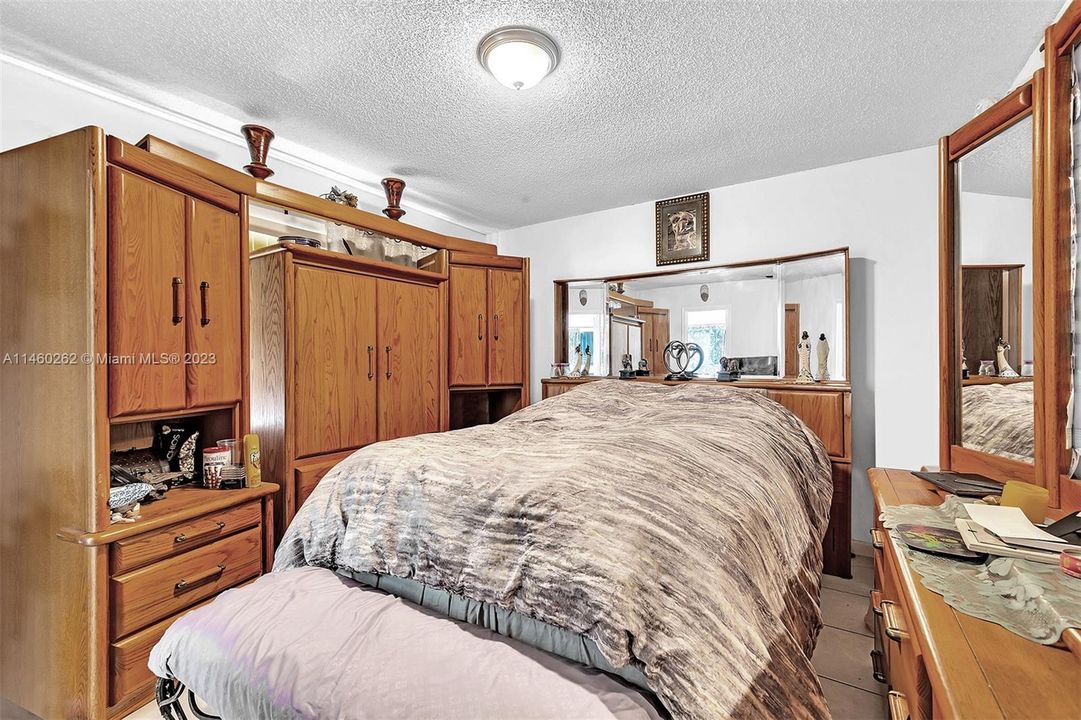 Recently Sold: $360,000 (3 beds, 2 baths, 1218 Square Feet)