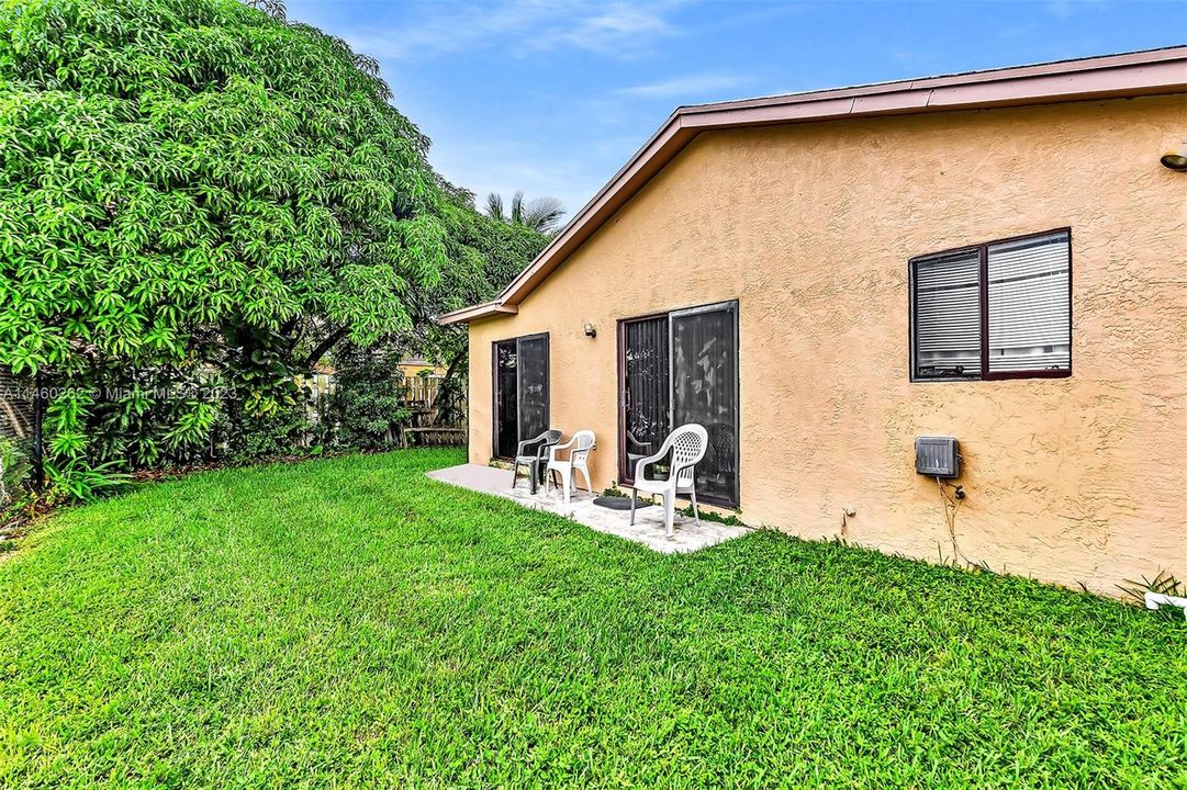 Recently Sold: $360,000 (3 beds, 2 baths, 1218 Square Feet)