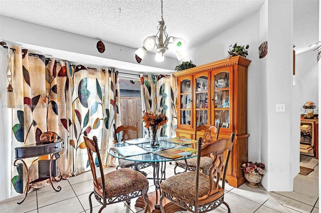 Recently Sold: $360,000 (3 beds, 2 baths, 1218 Square Feet)