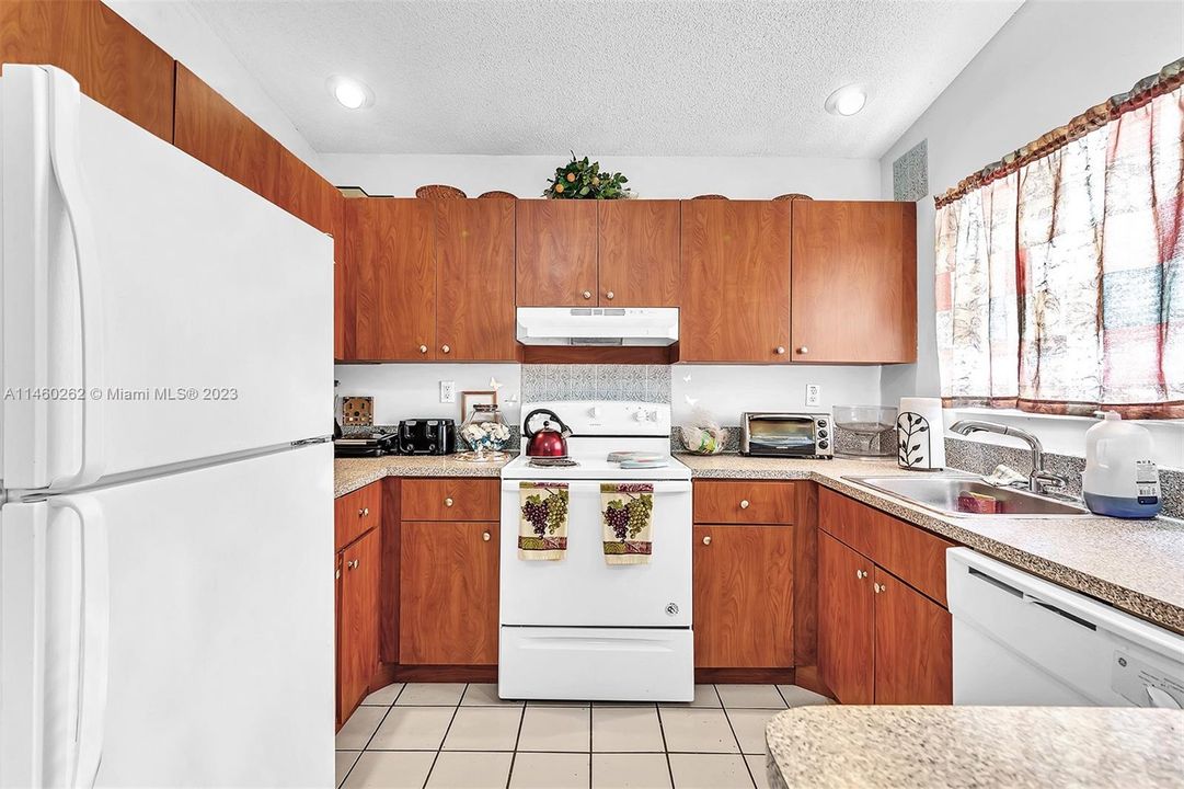 Recently Sold: $360,000 (3 beds, 2 baths, 1218 Square Feet)