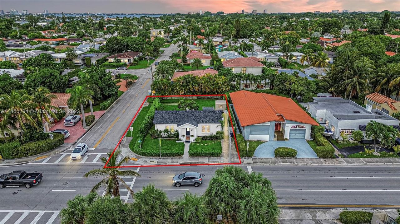 Recently Sold: $1,225,000 (2 beds, 1 baths, 890 Square Feet)