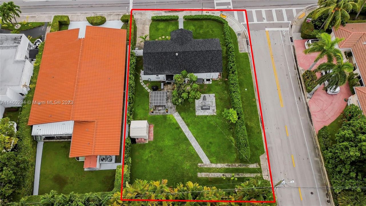 Recently Sold: $1,225,000 (2 beds, 1 baths, 890 Square Feet)